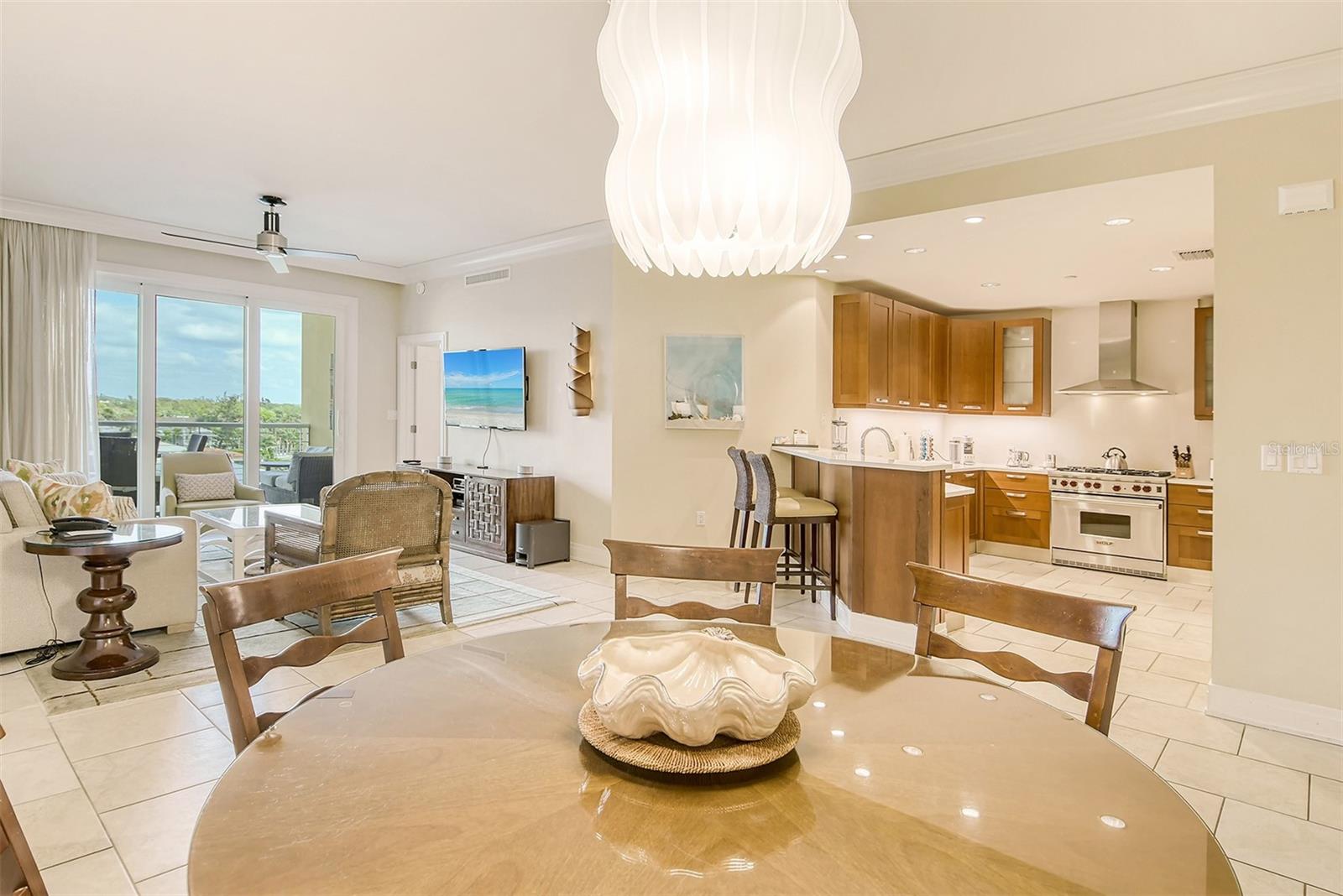 915 Seaside Dr #402 WEEKS 10 13, Sarasota, FL 34242 photo