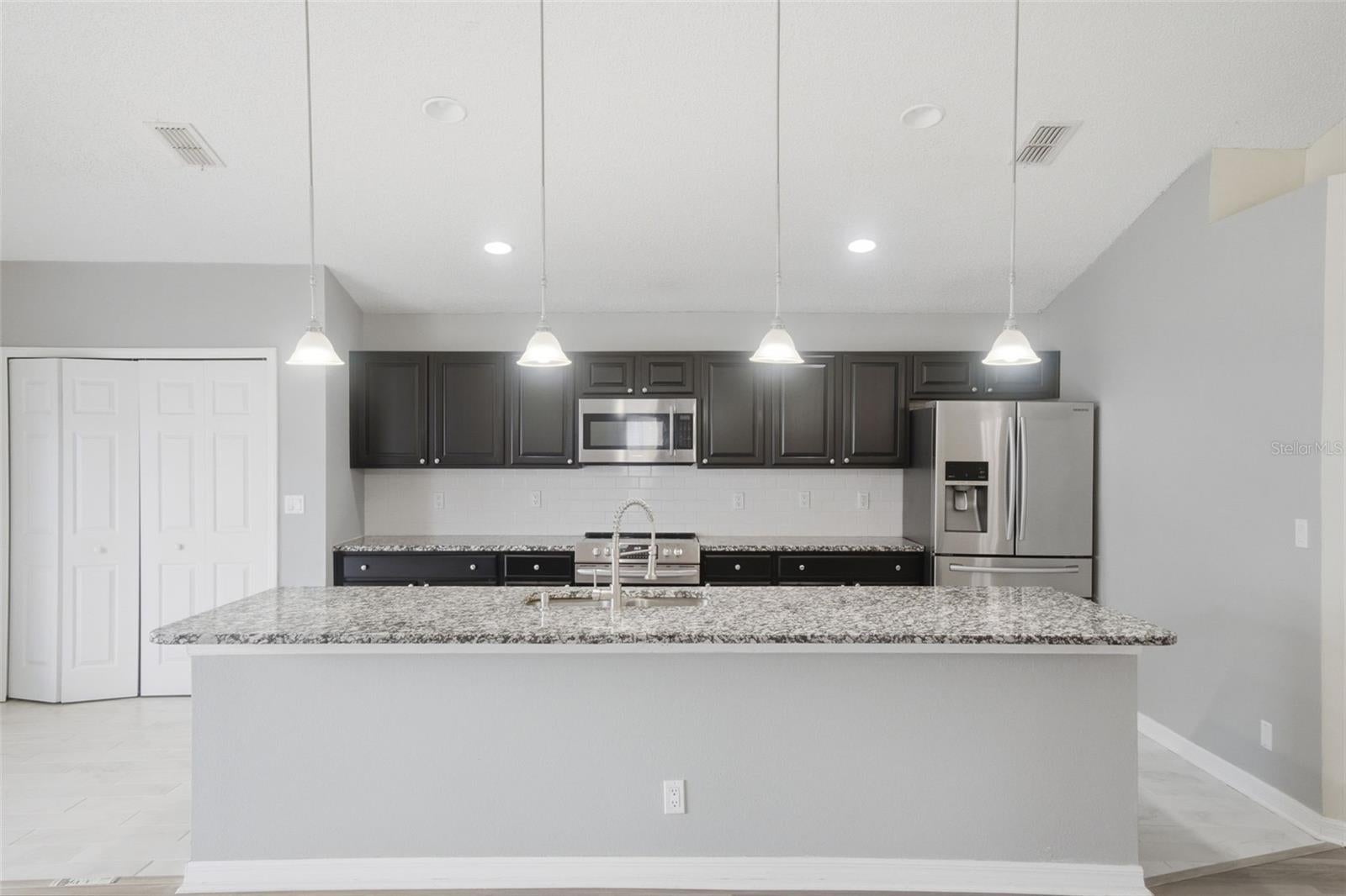 553 Maidenhair Ct, Orange City, FL 32763 photo