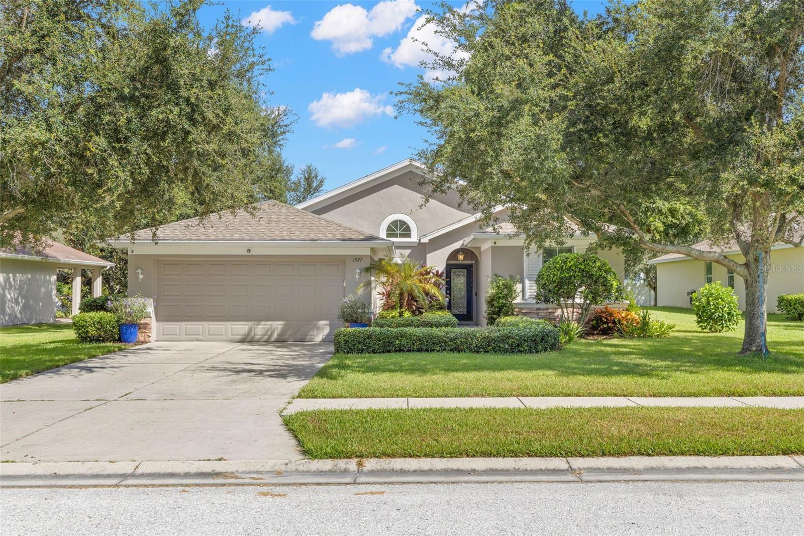1527 River Ct, Tarpon Springs, FL 34689