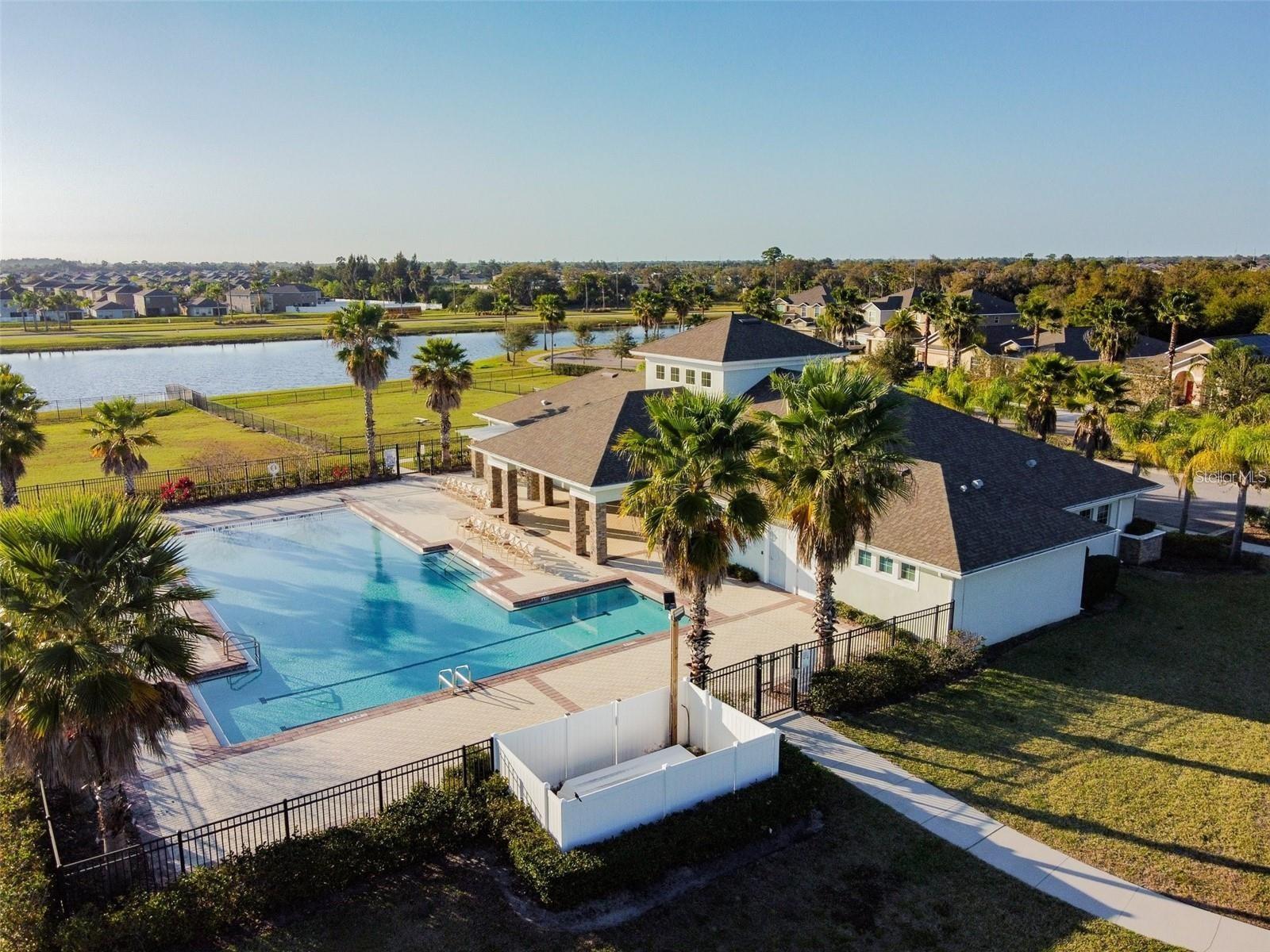 909 Meadow Glade Dr, Ruskin, FL 33570 photo