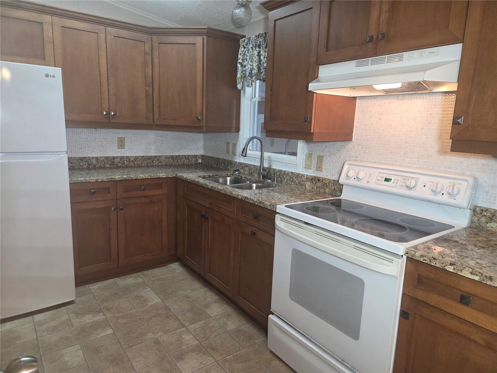 5707 45 St #120, Bradenton, FL 34203 photo