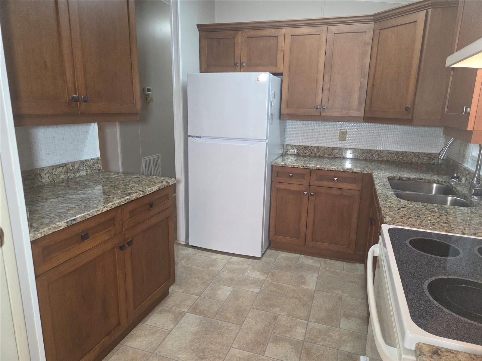 5707 45 St #120, Bradenton, FL 34203 photo