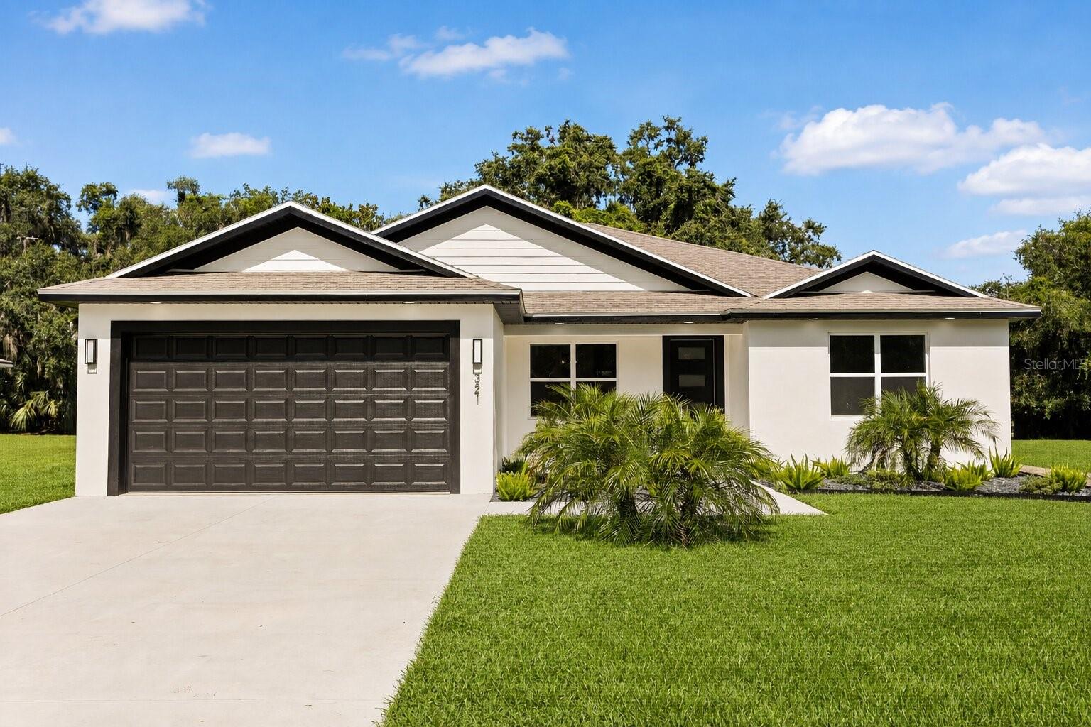 321 Water Shore Dr, Leesburg, FL 34748