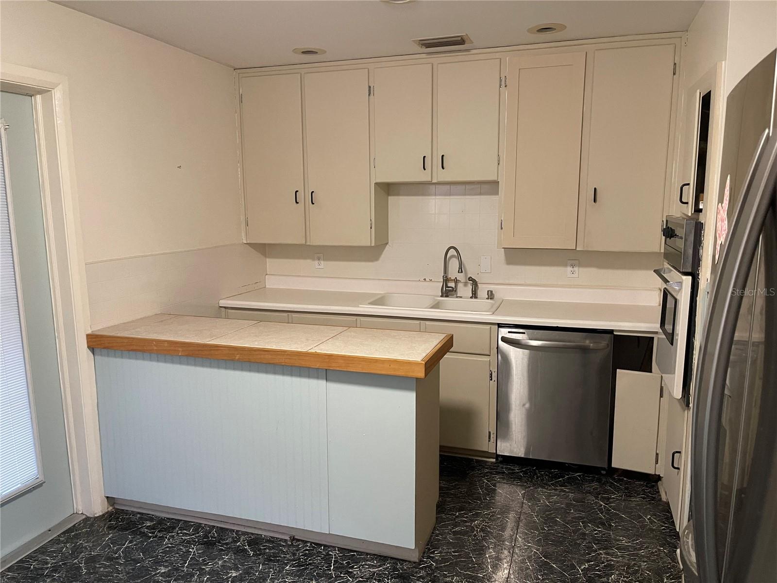 2415 Pelican Dr, Sarasota, FL 34237 photo