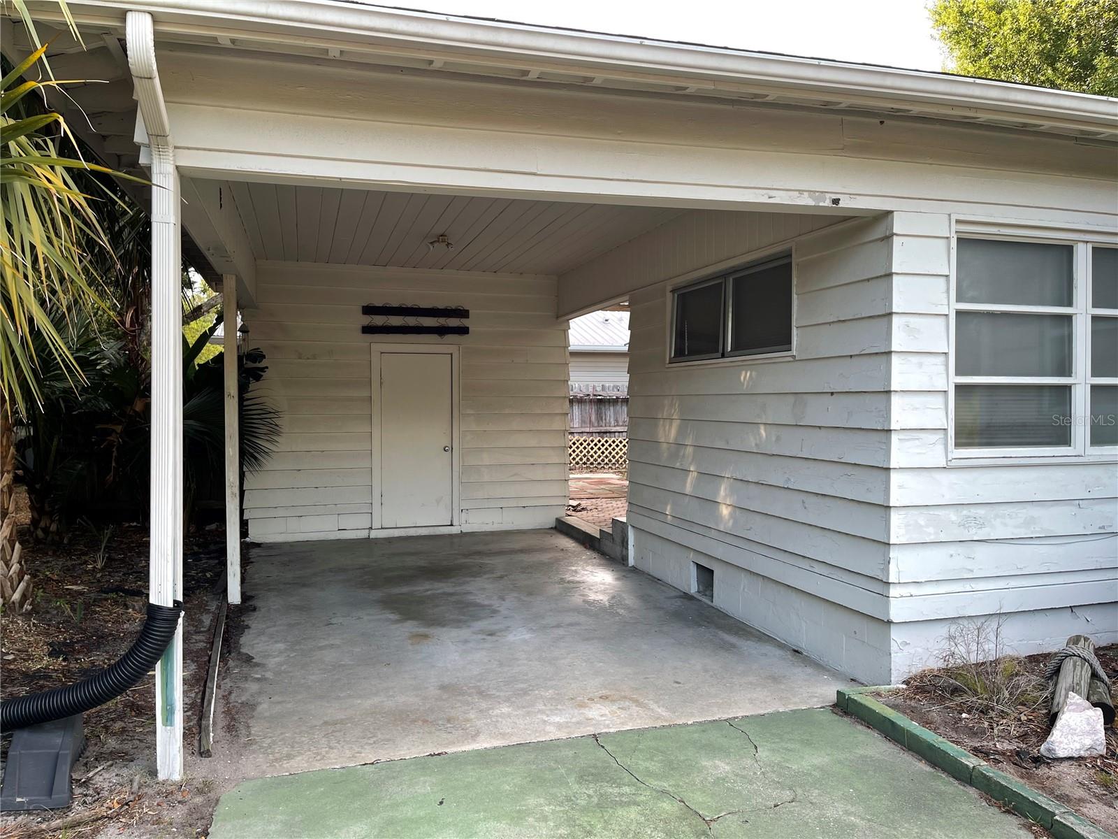 2415 Pelican Dr, Sarasota, FL 34237 photo