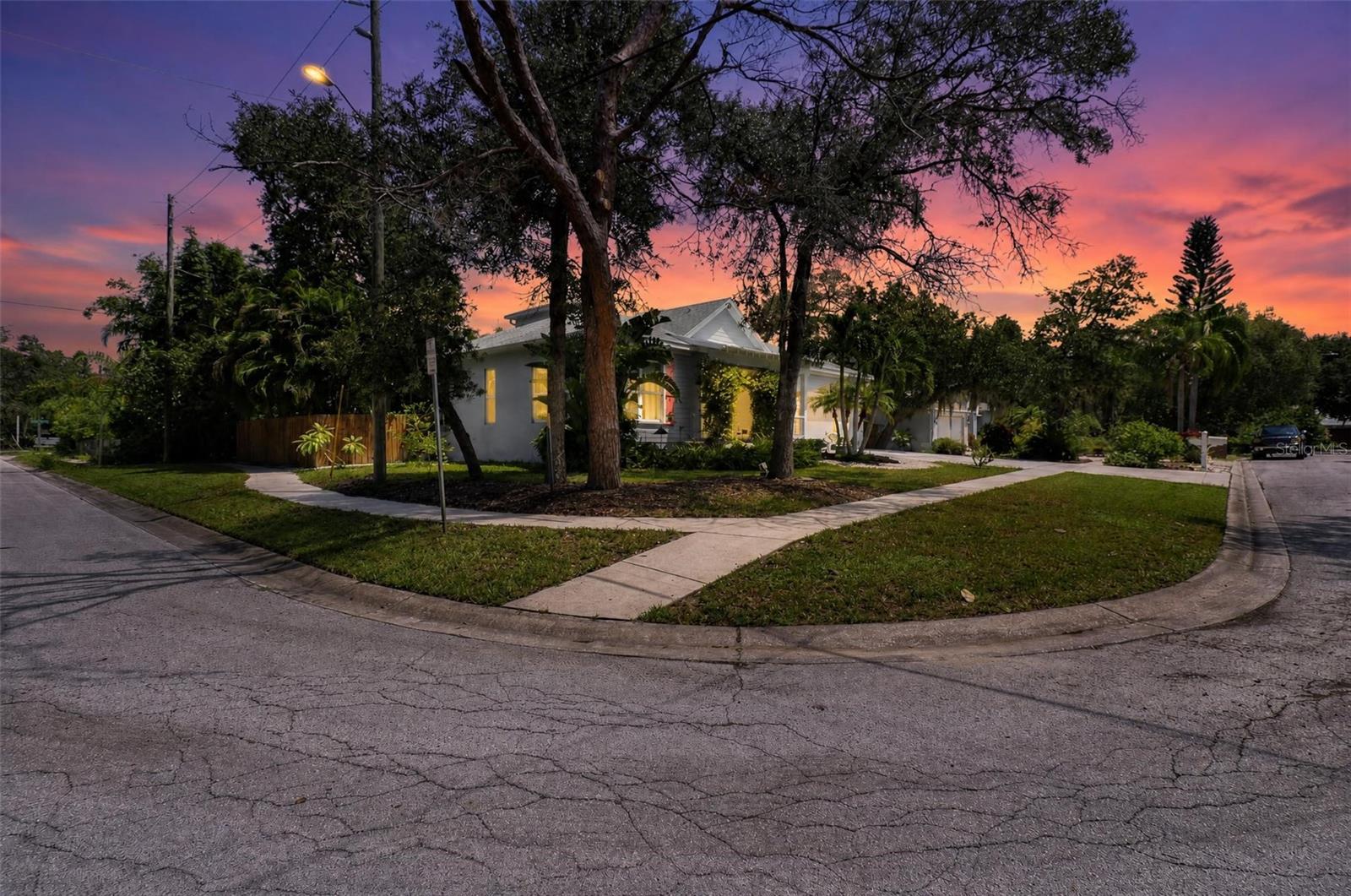 652 Kenneth Way, Tarpon Springs, FL 34689 photo