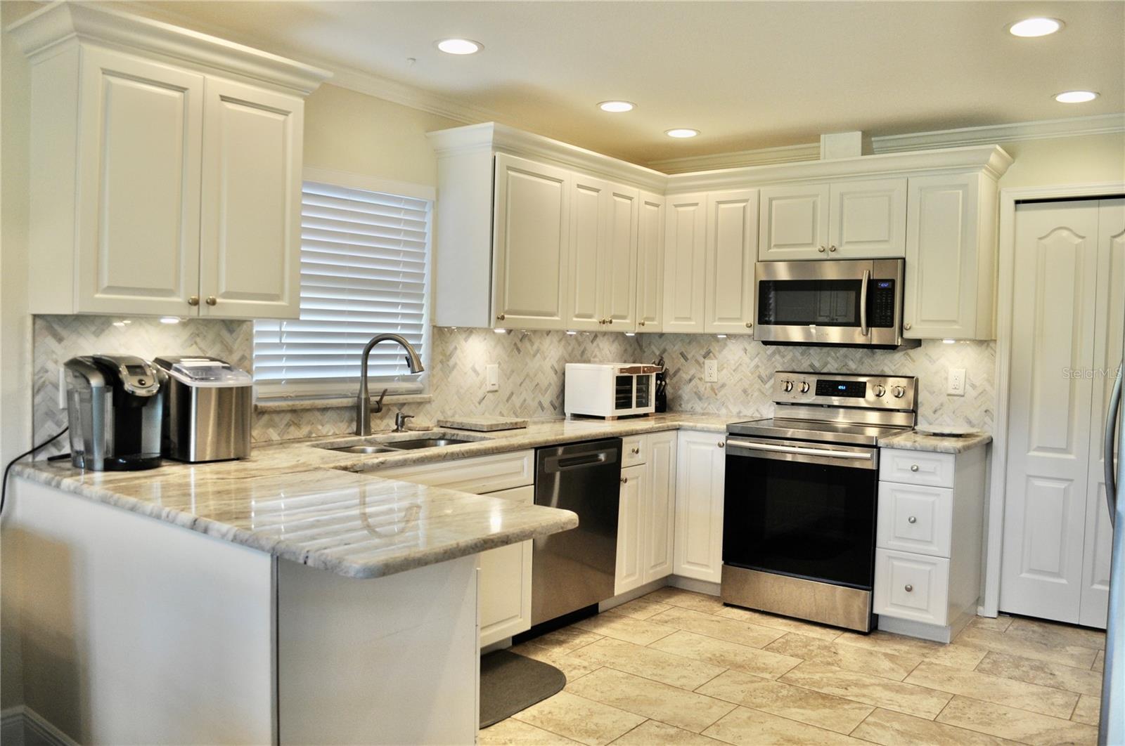 150 Poole Pl, Oldsmar, FL 34677 photo