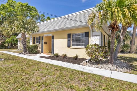 Townhouse in SARASOTA FL 2403 ASPINWALL STREET.jpg
