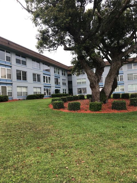 Condominium in WINTER HAVEN FL 333 LAKE HOWARD DRIVE #302B.jpg