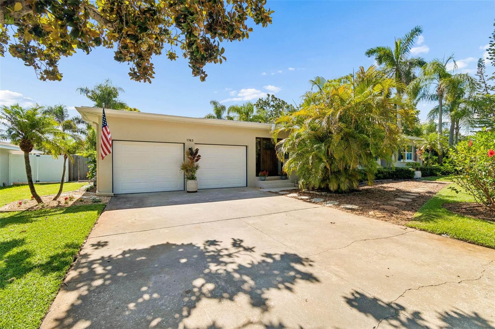 1743 Eagles Nest Dr, Belleair, FL 33756 photo