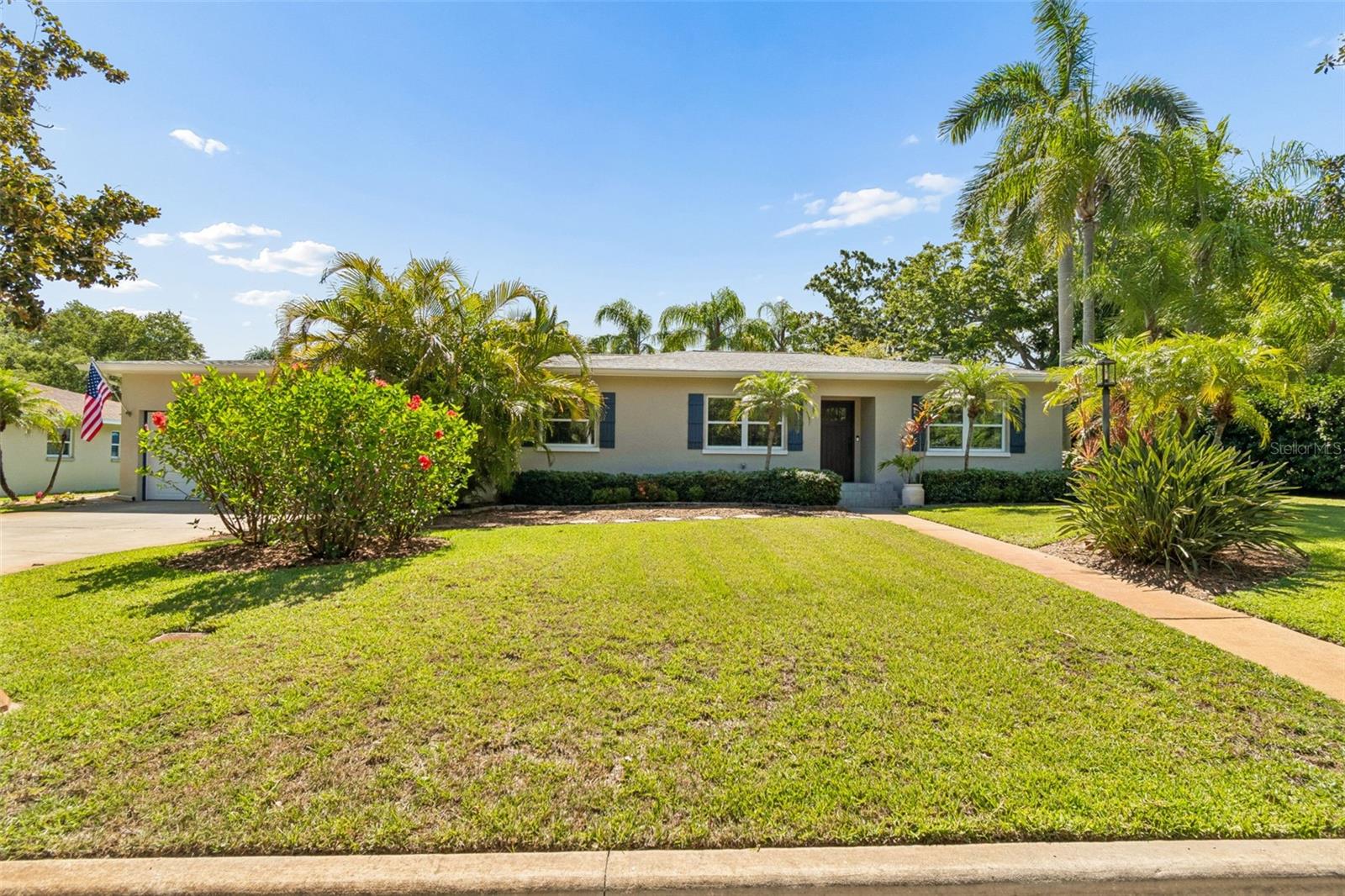 1743 Eagles Nest Dr, Belleair, FL 33756 photo