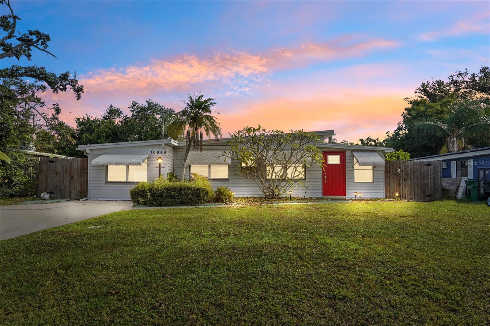 10949 105 St, Largo, FL 33773