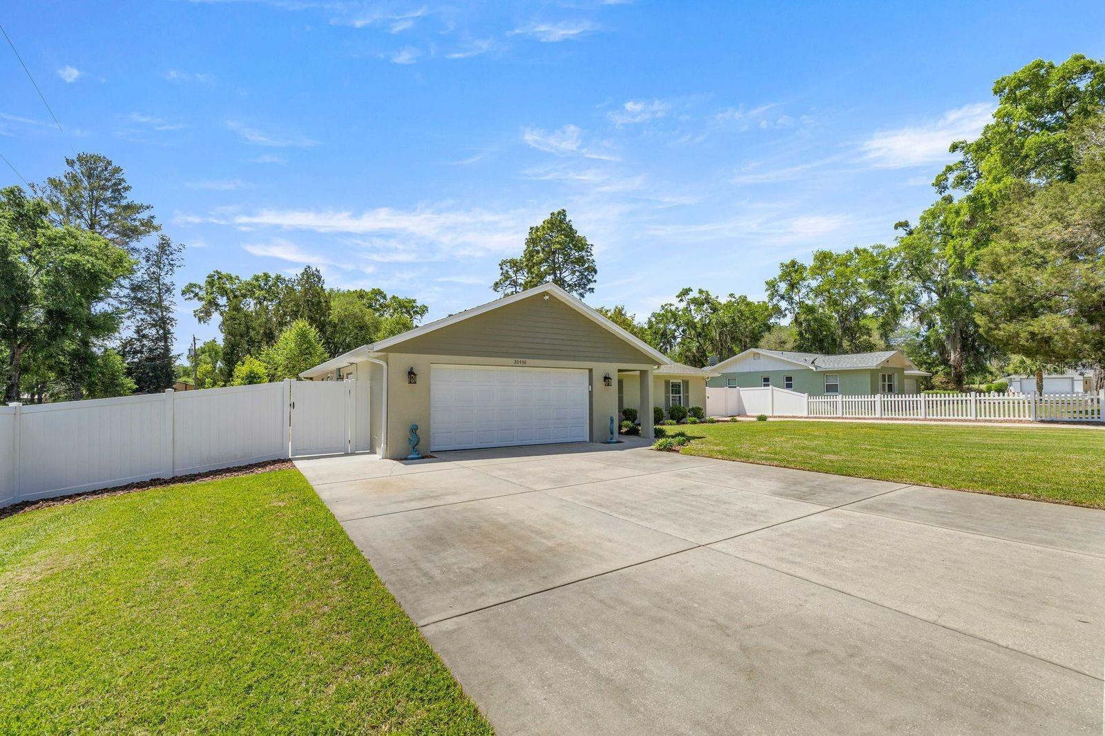 20430 SW 80 Place Rd, Dunnellon, FL 34431 photo