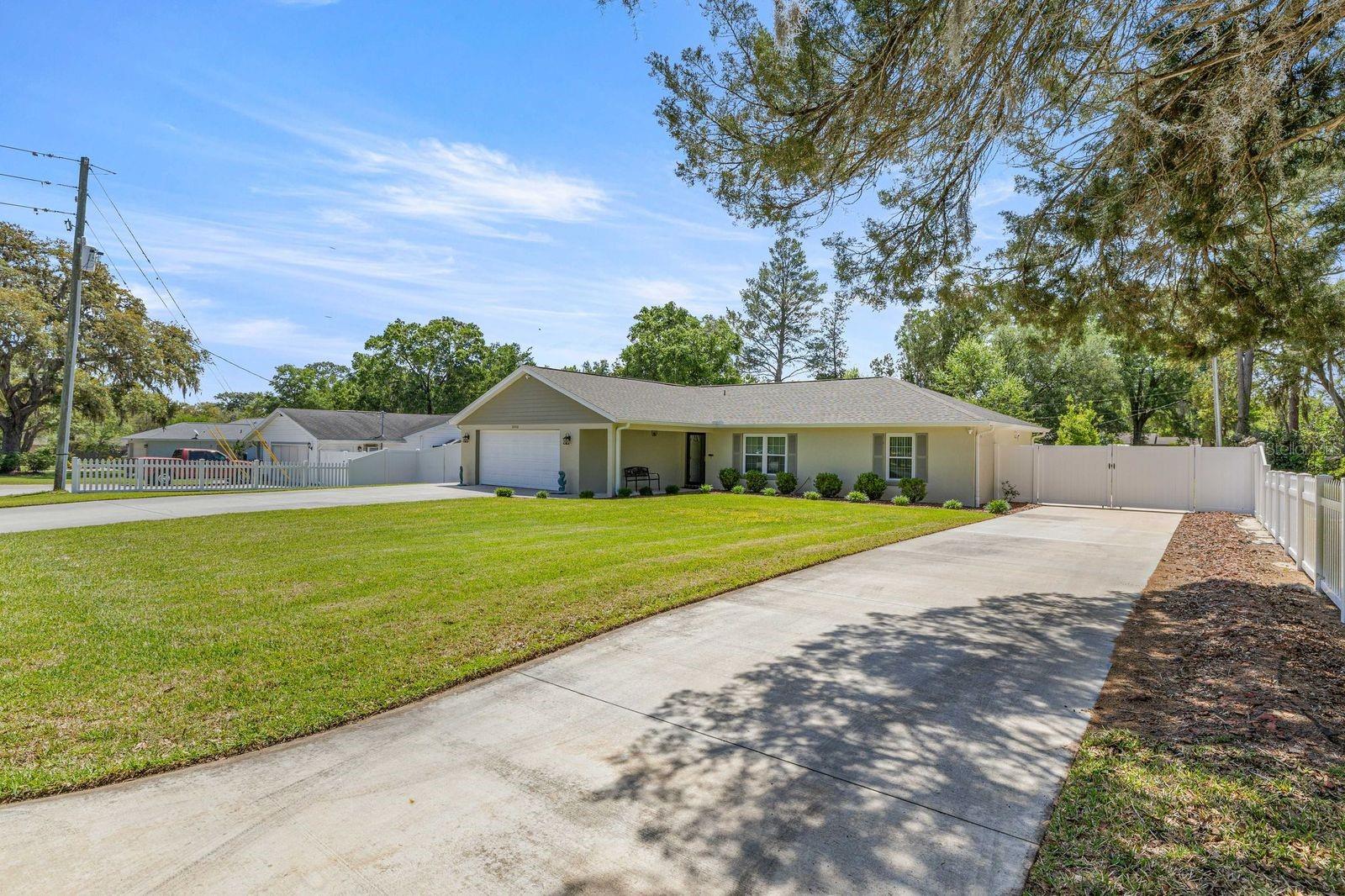 20430 SW 80 Place Rd, Dunnellon, FL 34431 photo