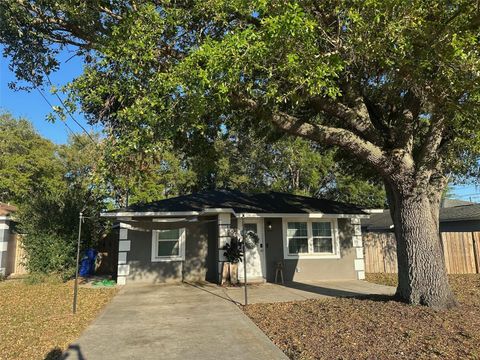 Single Family Residence in TAVARES FL 806 N JOANNA AVENUE.jpg