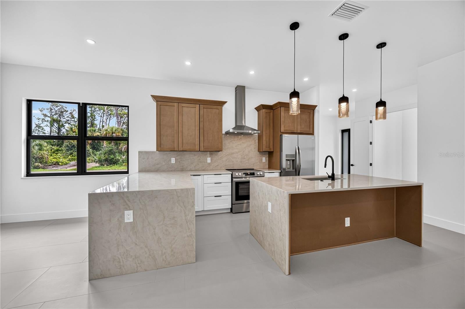 18420 Jefferson Ave, Port Charlotte, FL 33954 photo