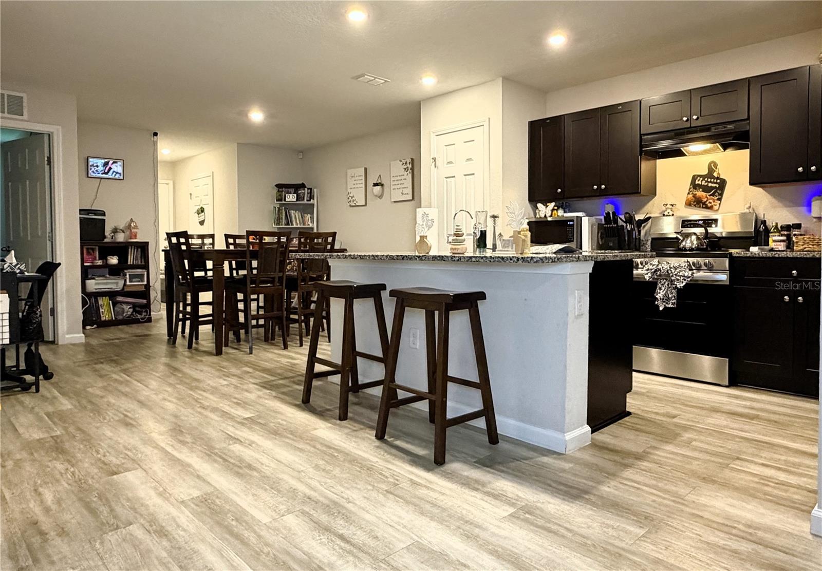 8139 Vining St, Jacksonville, FL 32210 photo