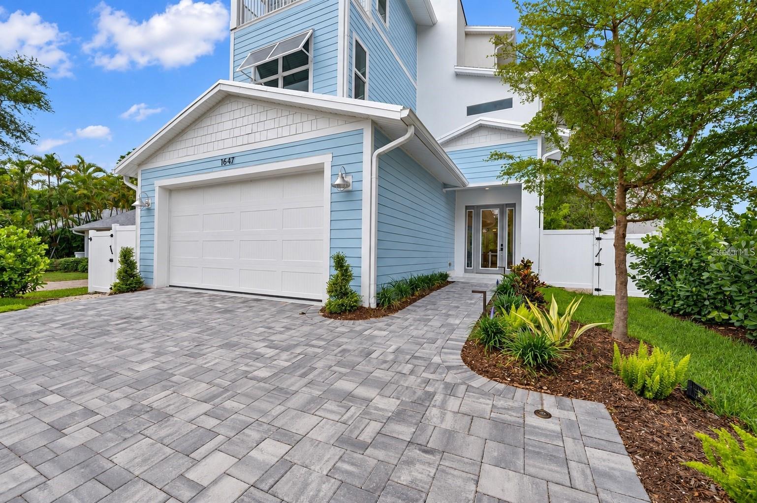 1647 Siesta Dr, Sarasota, FL 34239 photo