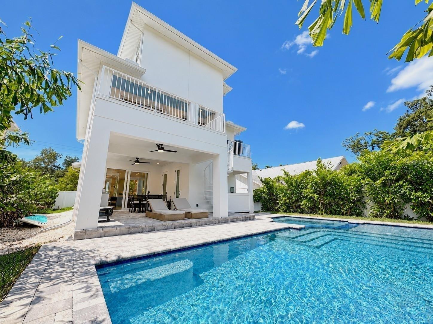 1647 Siesta Dr, Sarasota, FL 34239 photo