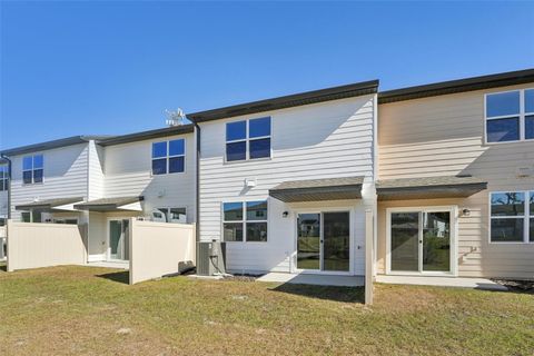 Townhouse in DADE CITY FL 11864 SYLVIA STREET 4.jpg