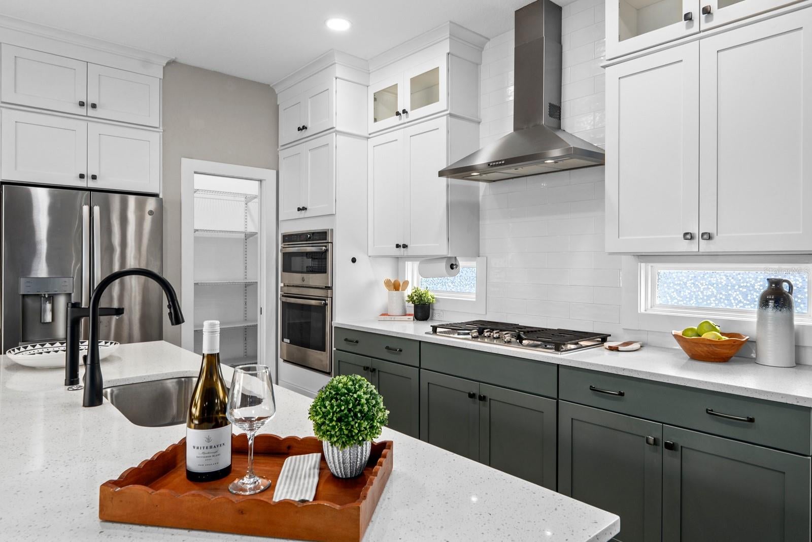 1028 5 St, Saint Petersburg, FL 33701 photo