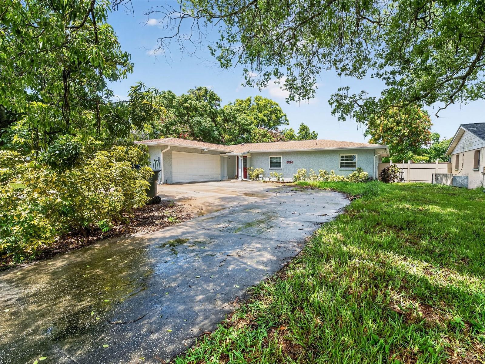 8516 Twin Lake Blvd, Tampa, FL 33614 photo