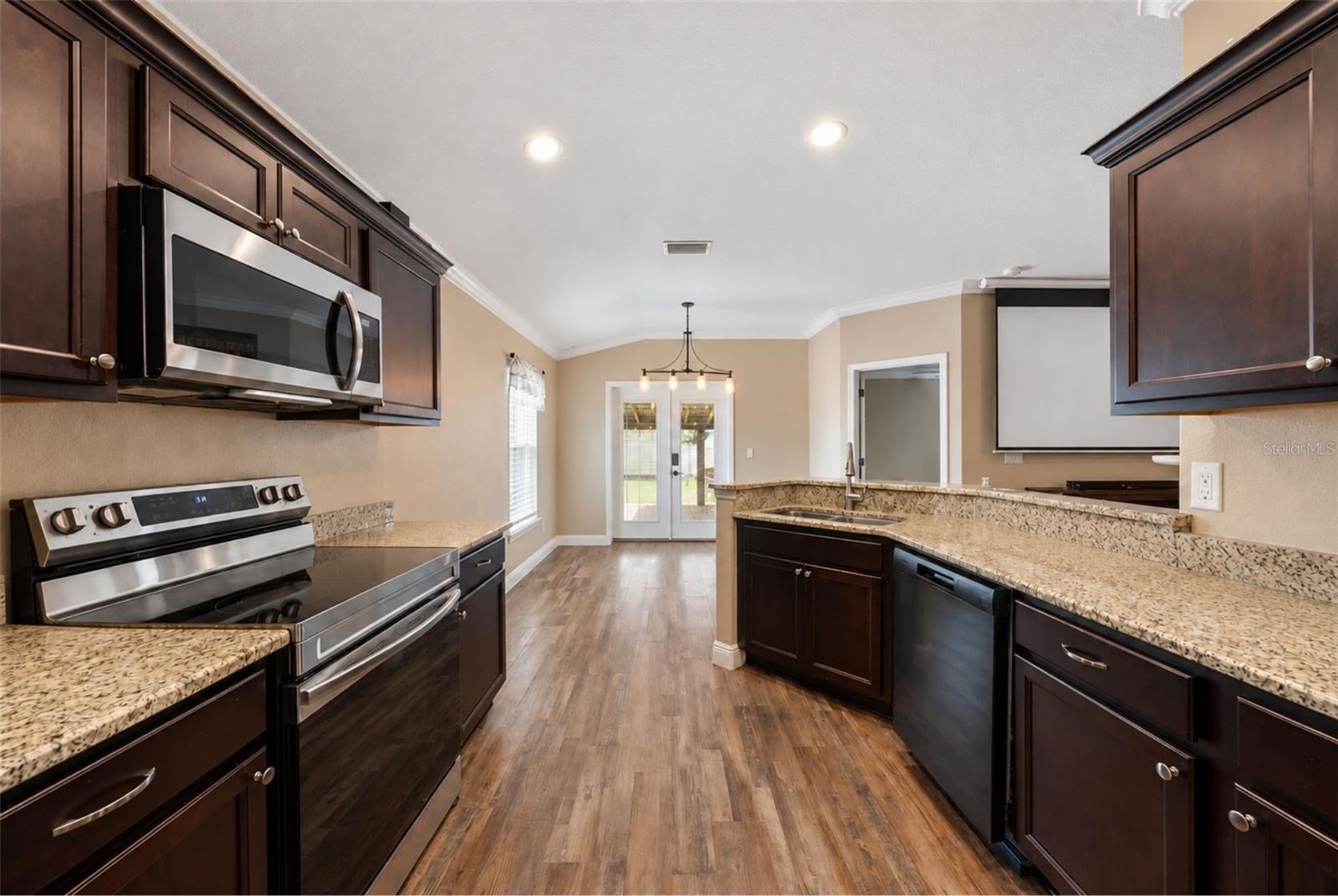 362 Lake St, Umatilla, FL 32784 photo