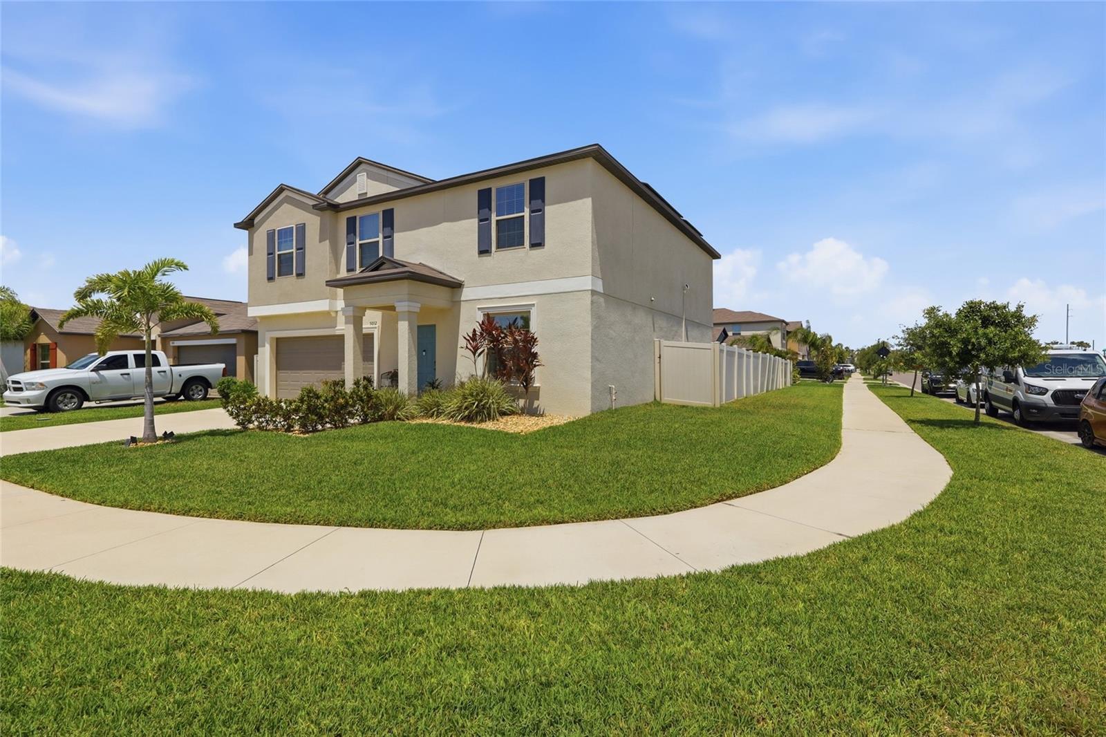 5052 White Chicory Dr, Apollo Beach, FL 33572 photo