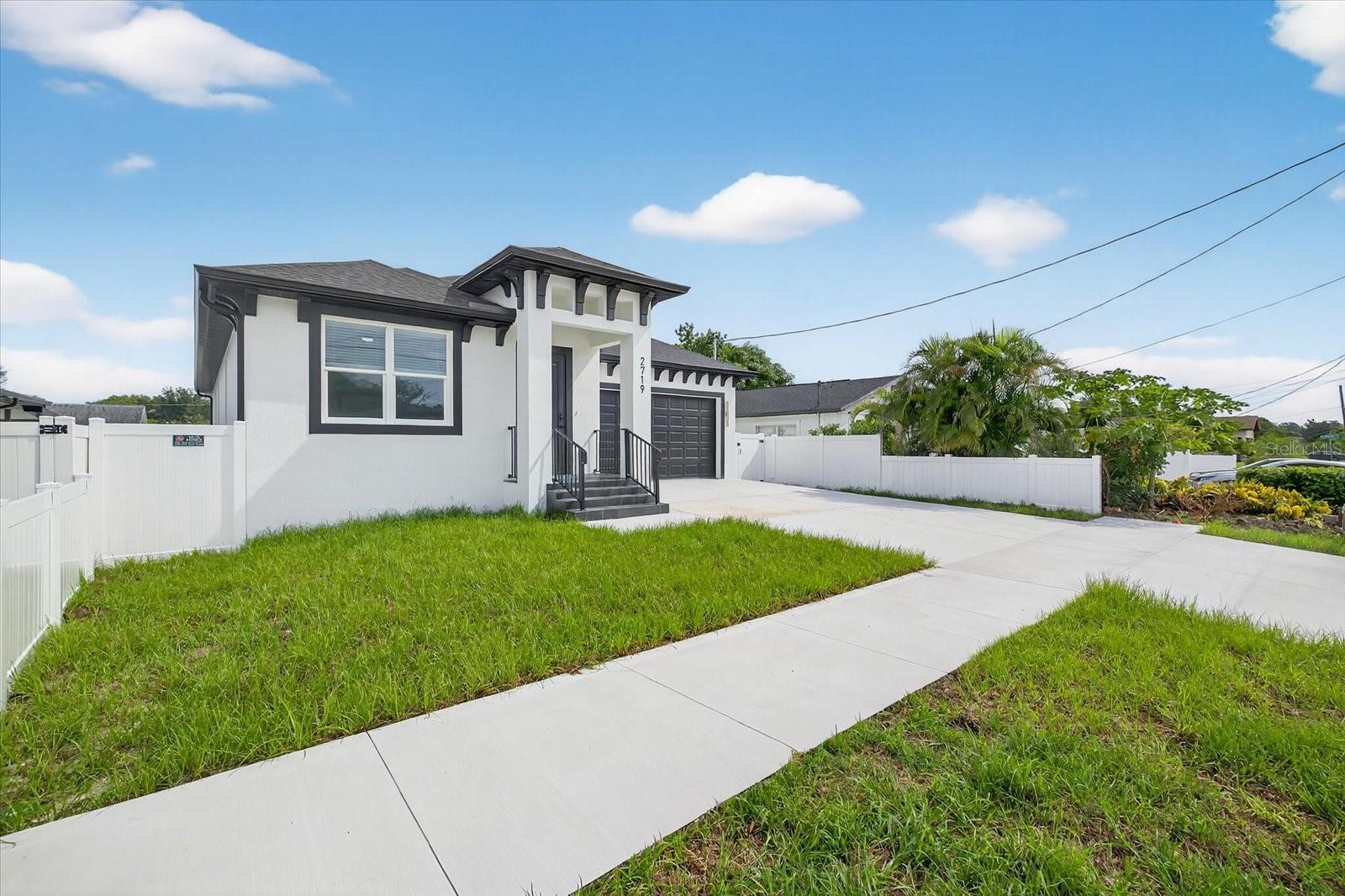 2719 W Saint John St, Tampa, FL 33607 photo