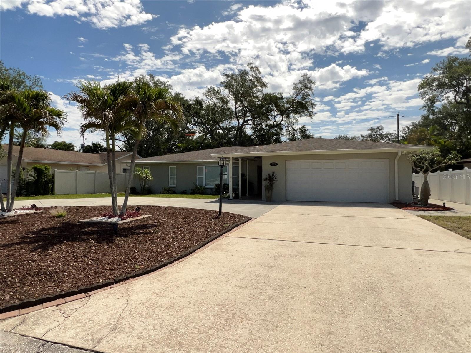 855 Fountainhead Dr, Largo, FL 33770 photo