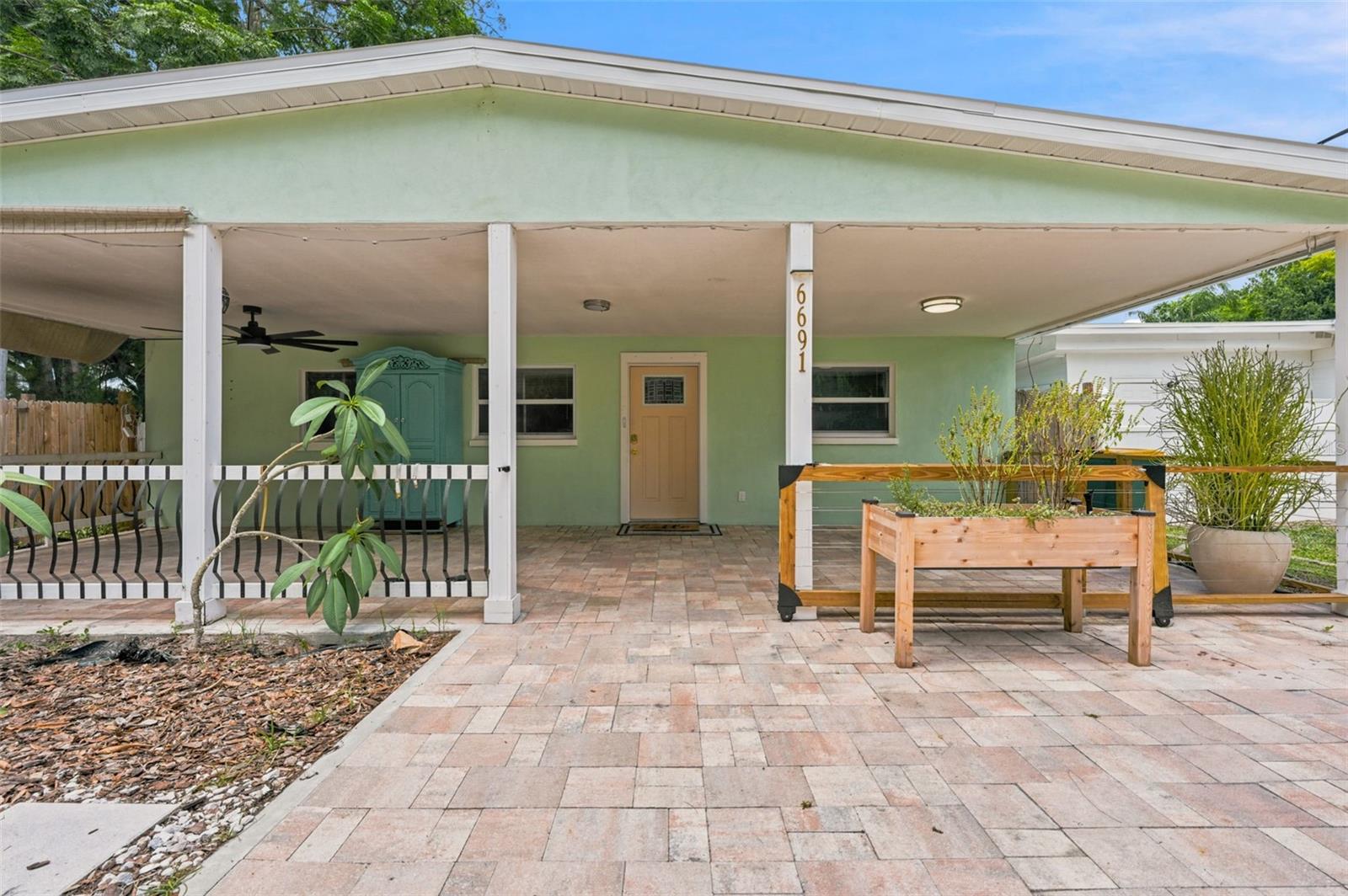 6691 56 Ave, Saint Petersburg, FL 33709
