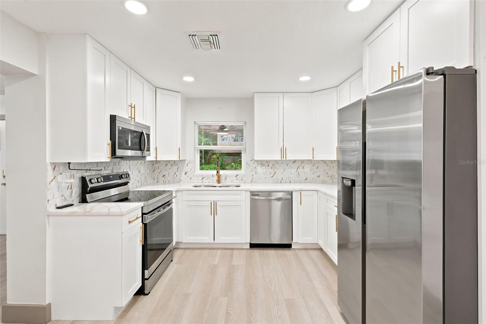 6691 56 Ave, Saint Petersburg, FL 33709 photo