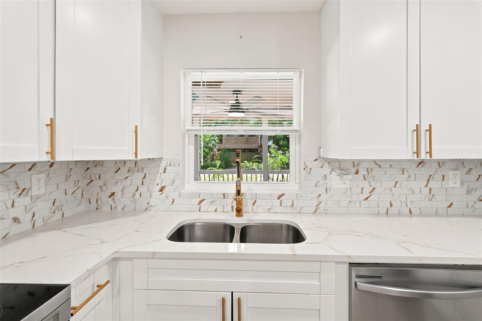 6691 56 Ave, Saint Petersburg, FL 33709 photo