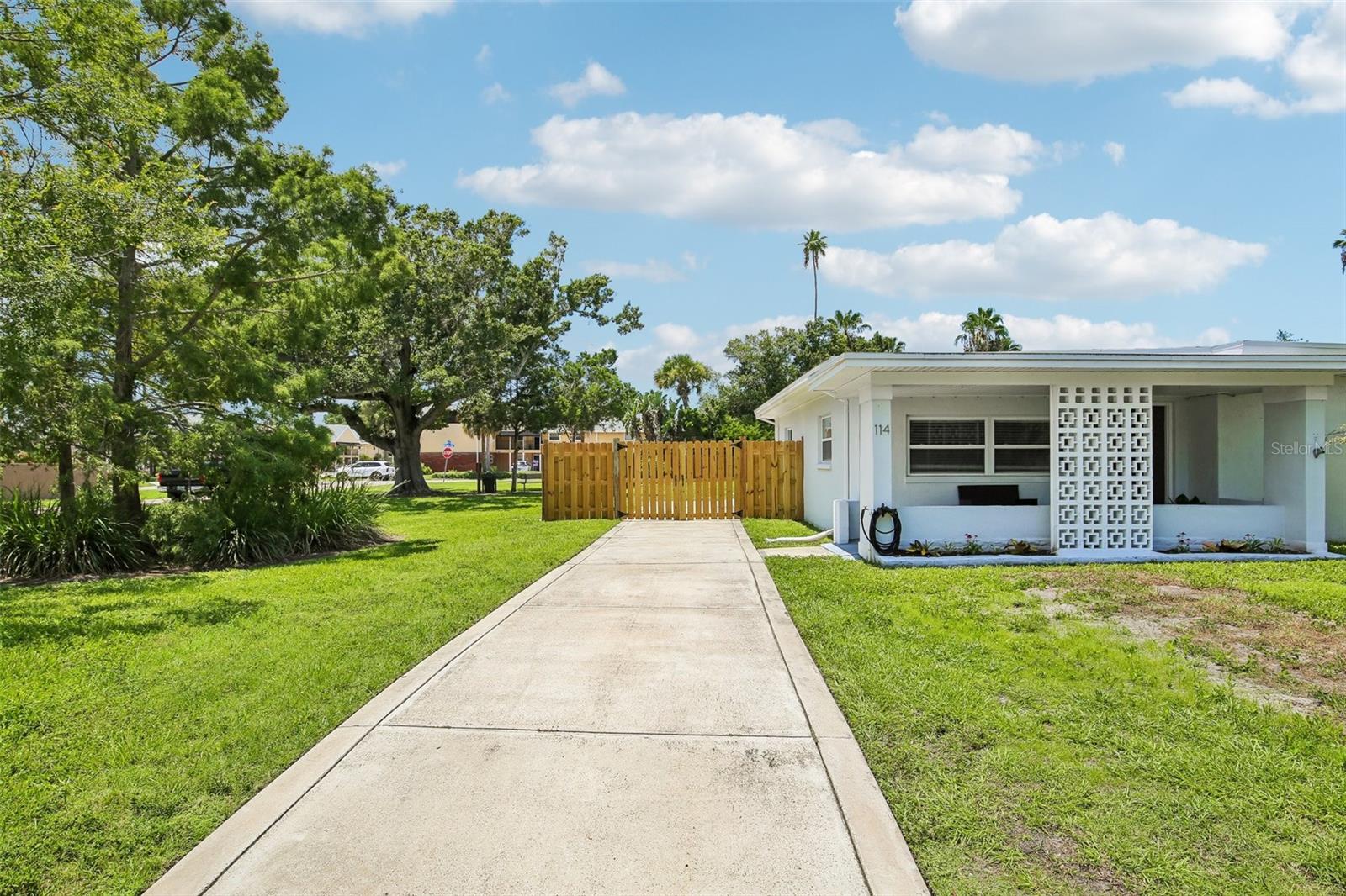 114 Lake Judy Lee Dr, Largo, FL 33771 photo