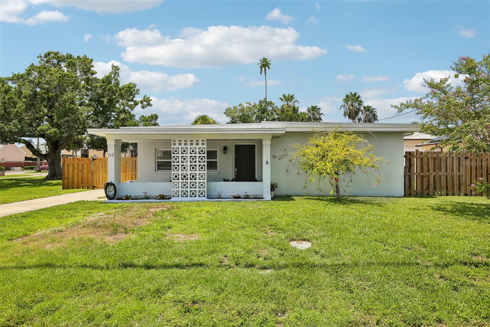114 Lake Judy Lee Dr, Largo, FL 33771