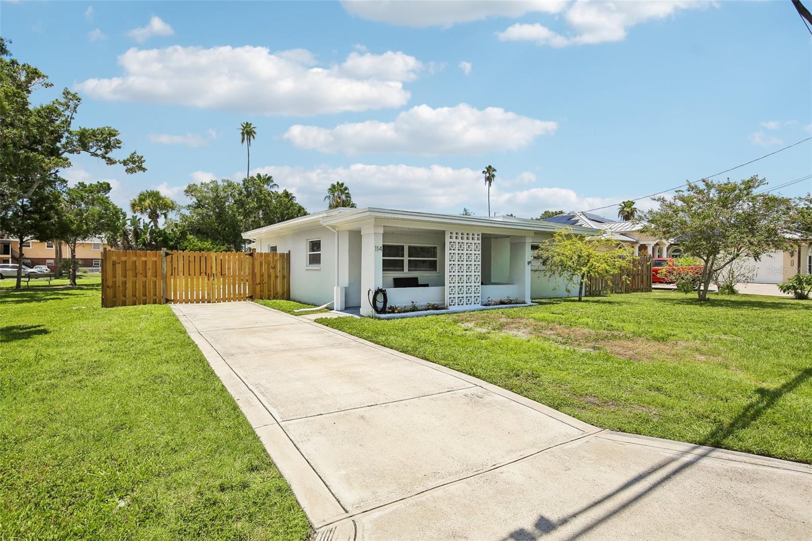 114 Lake Judy Lee Dr, Largo, FL 33771 photo
