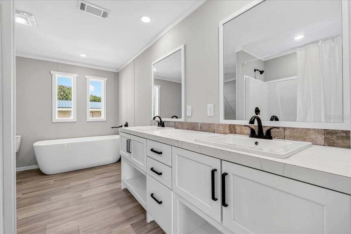 2207 Hialeah Ave, Leesburg, FL 34748 photo