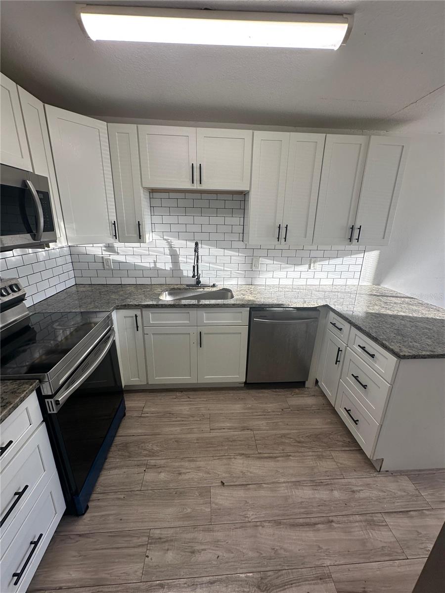 5064 Downing St #4, Orlando, FL 32839 photo