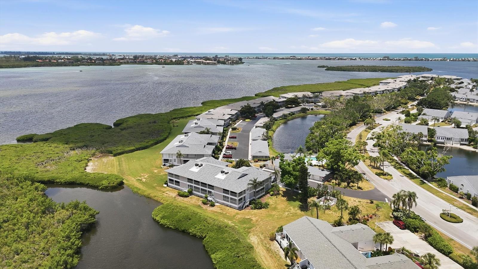 1103 Edgewater Cir, Bradenton, FL 34209
