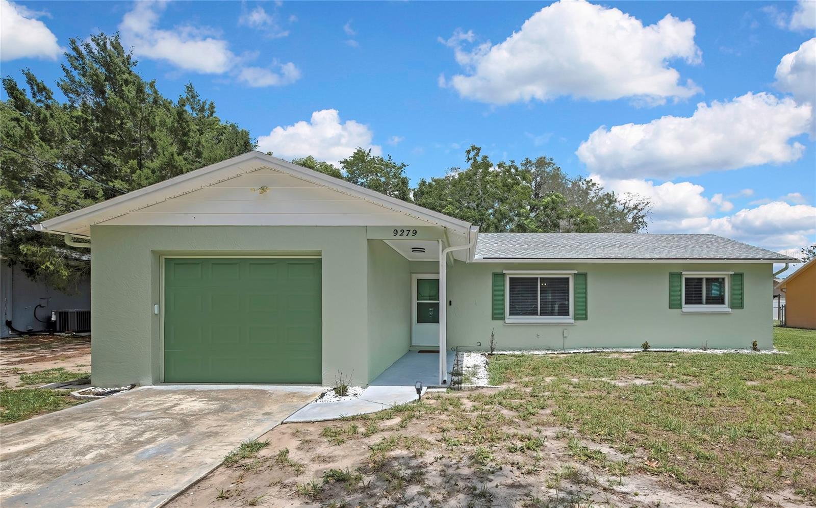 9279 Pickens St, Spring Hill, FL 34608