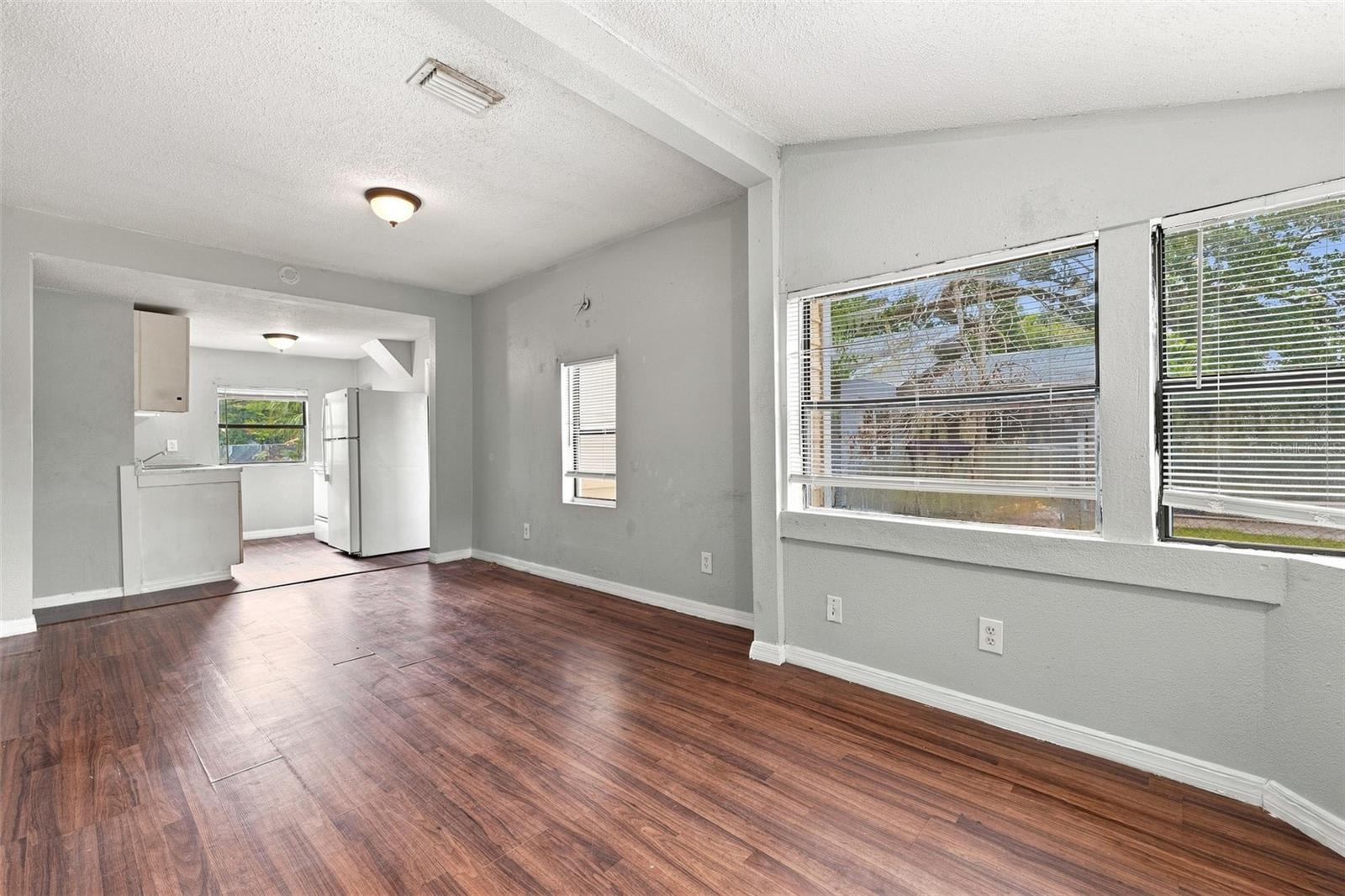 1521 12 St, Saint Petersburg, FL 33705 photo