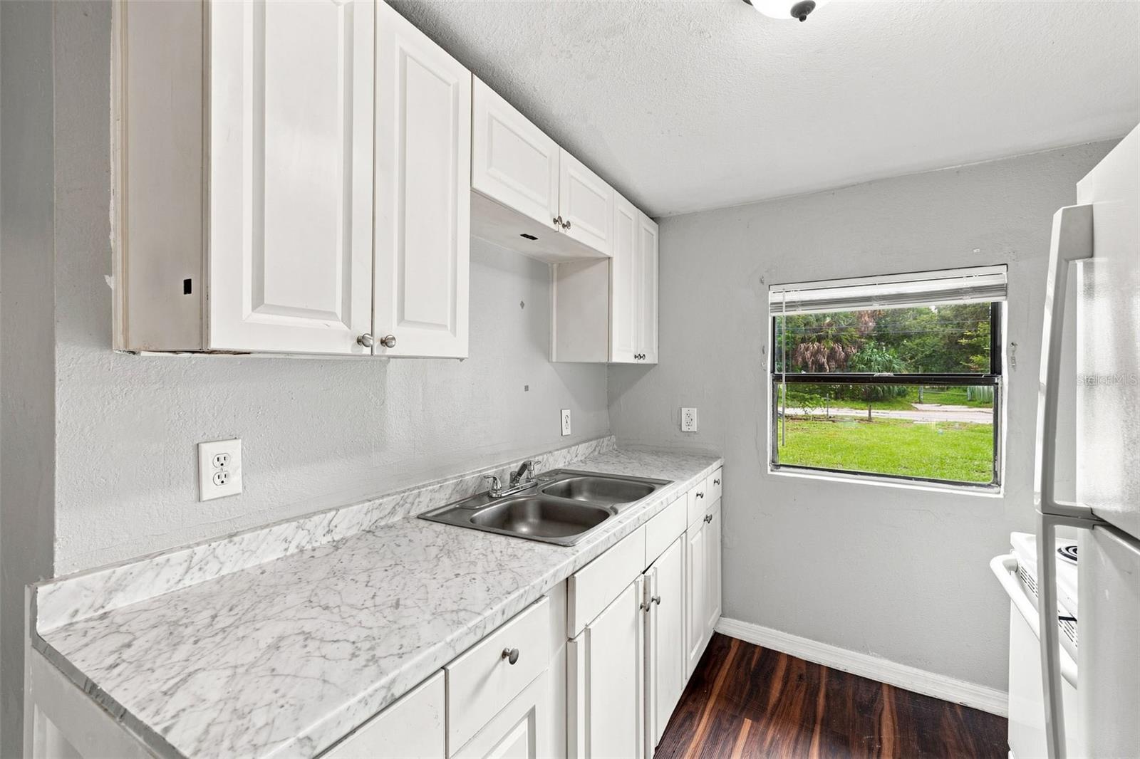 1521 12 St, Saint Petersburg, FL 33705 photo