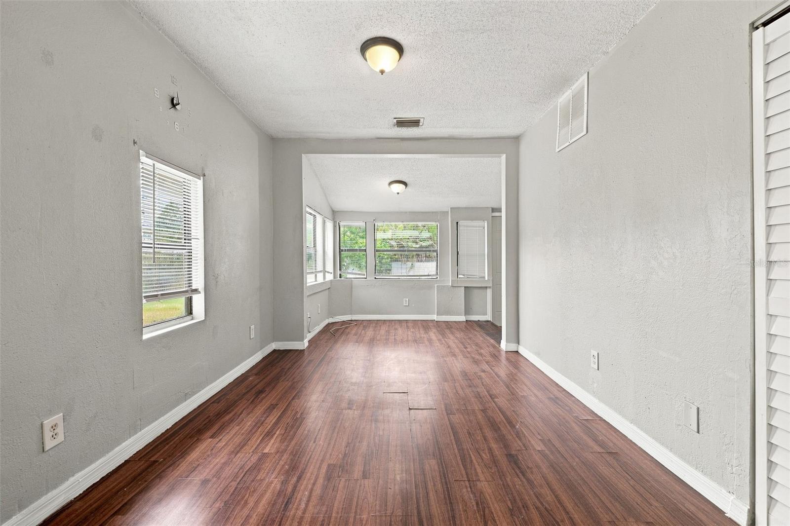 1521 12 St, Saint Petersburg, FL 33705 photo