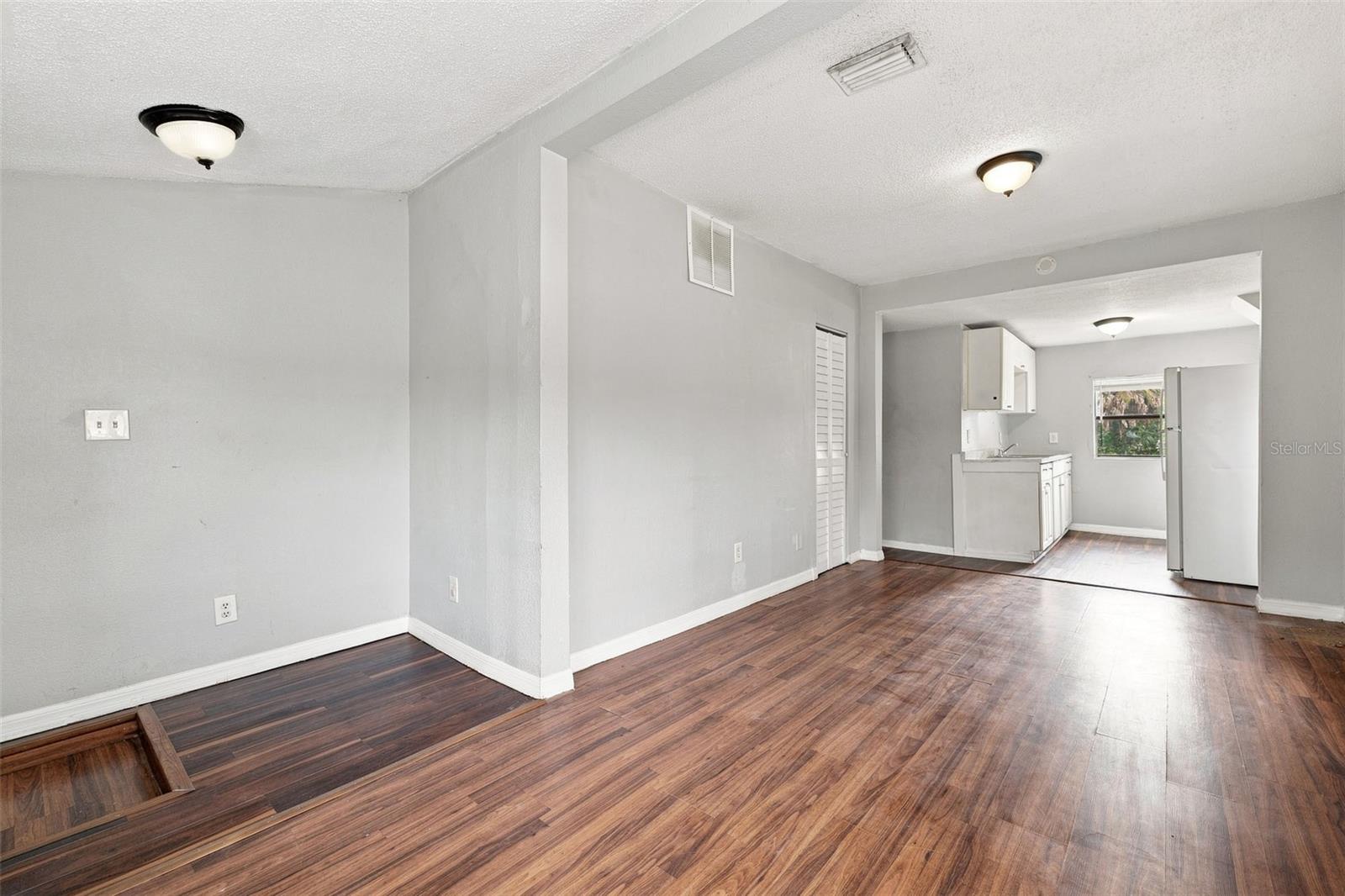 1521 12 St, Saint Petersburg, FL 33705 photo