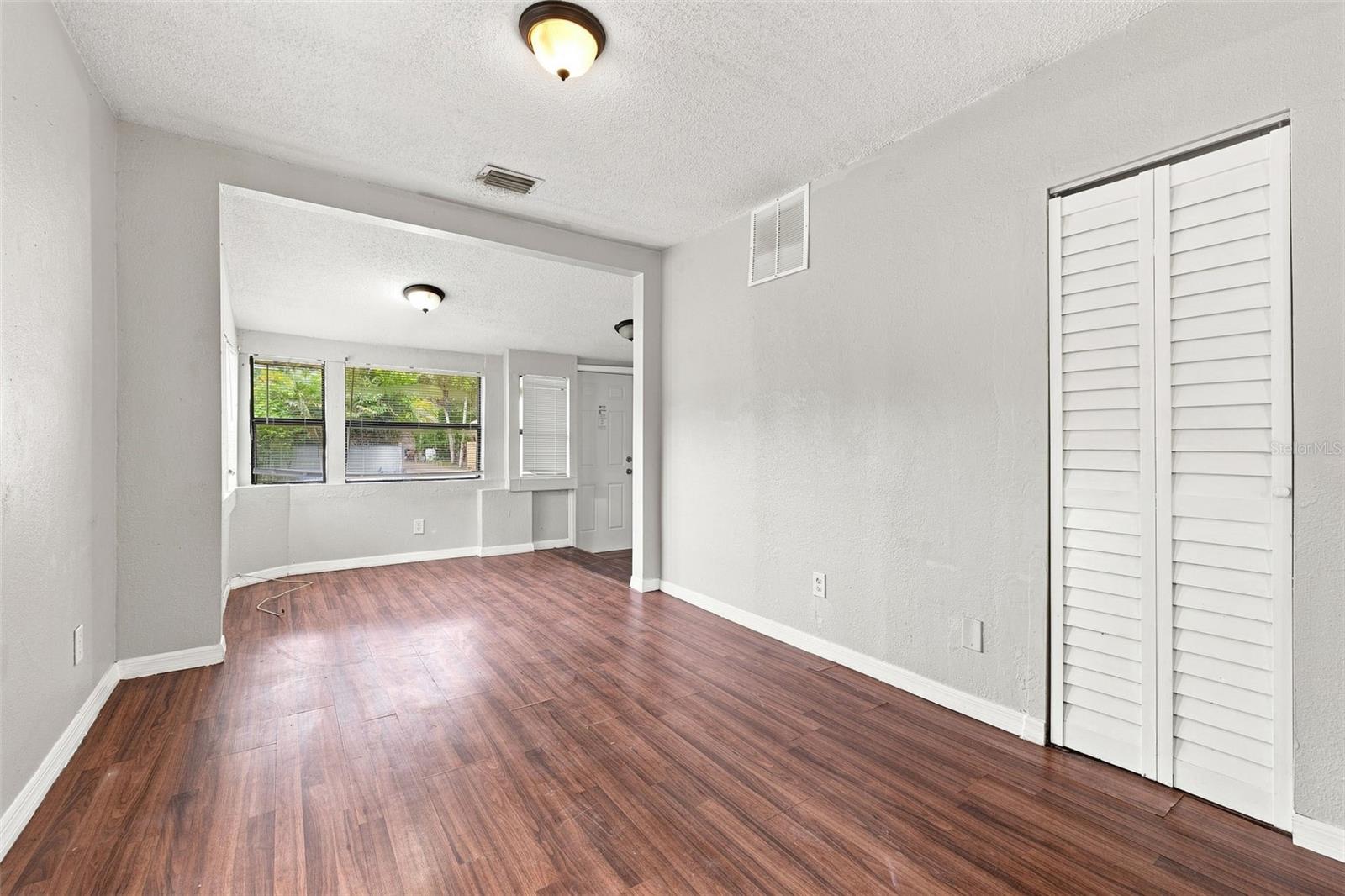 1521 12 St, Saint Petersburg, FL 33705 photo