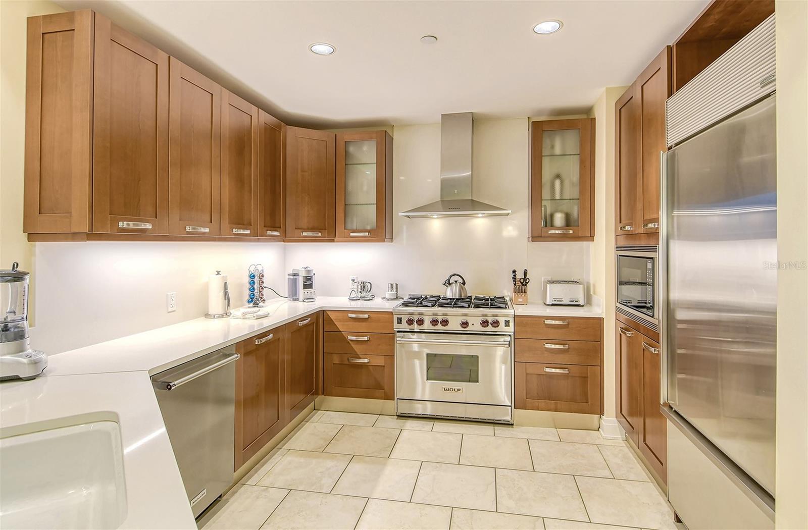 915 Seaside Dr #410 WEEKS 4 7, Sarasota, FL 34242 photo