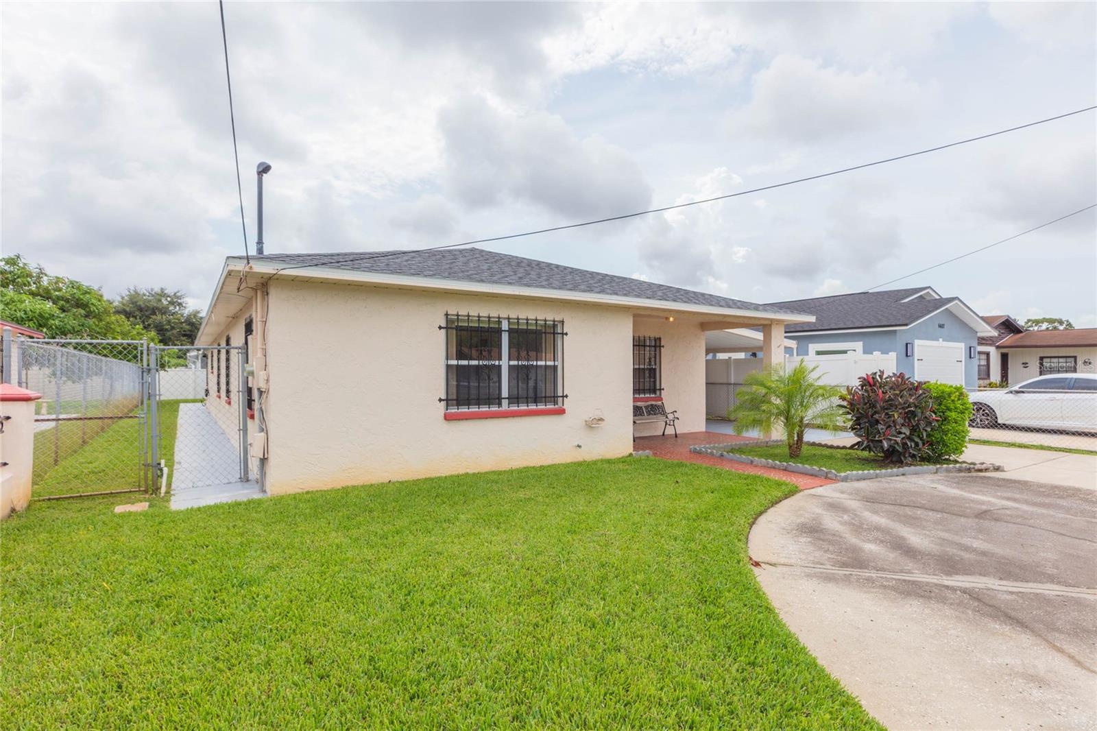 6611 N Clark Ave, Tampa, FL 33614 photo