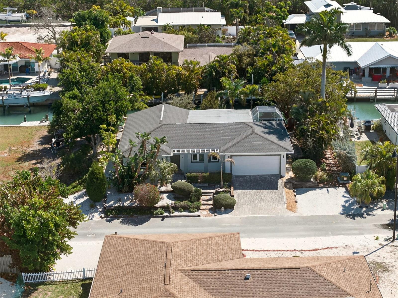 550 De Narvaez Dr, Longboat Key, FL 34228 photo