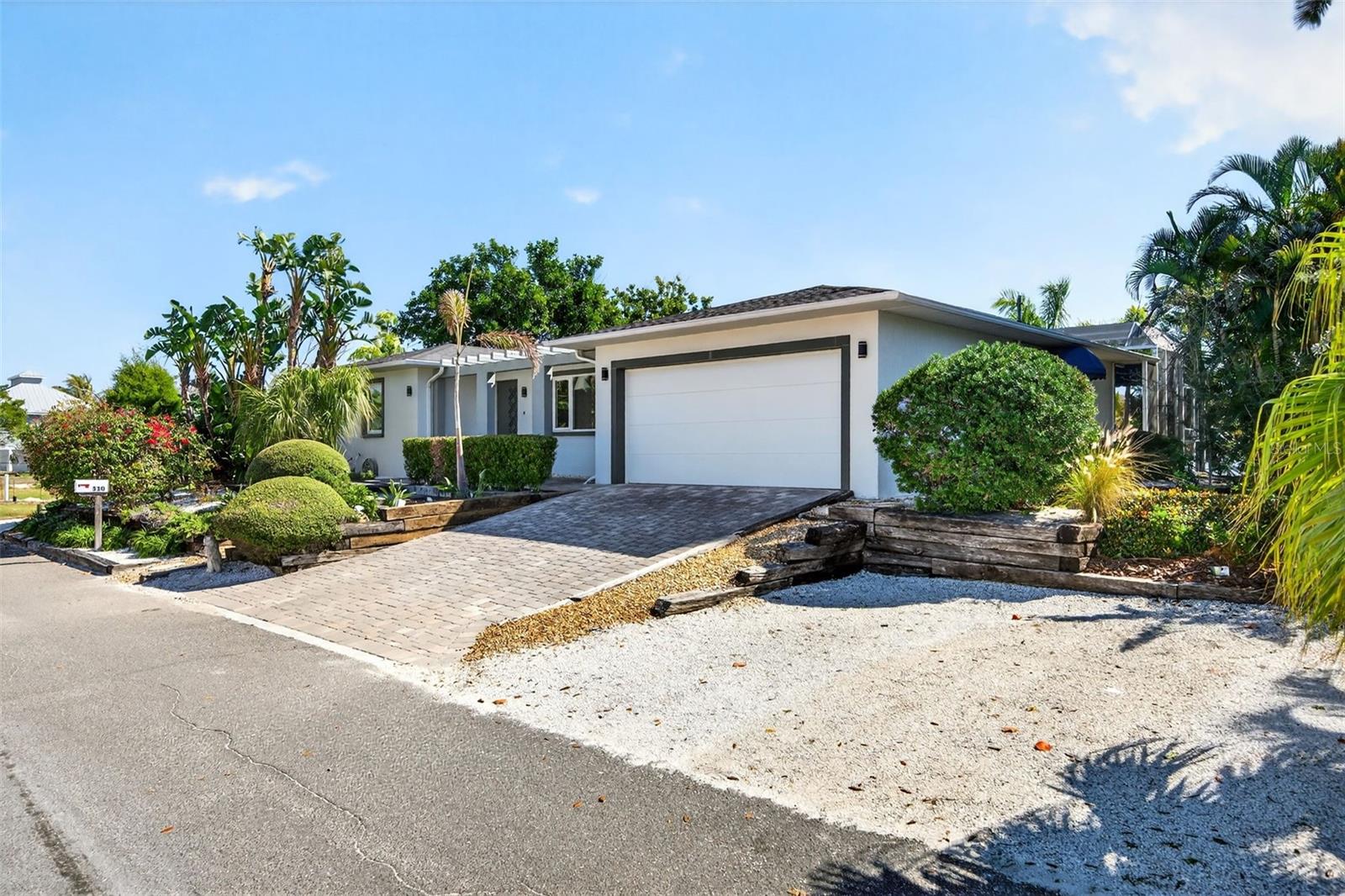 550 De Narvaez Dr, Longboat Key, FL 34228 photo
