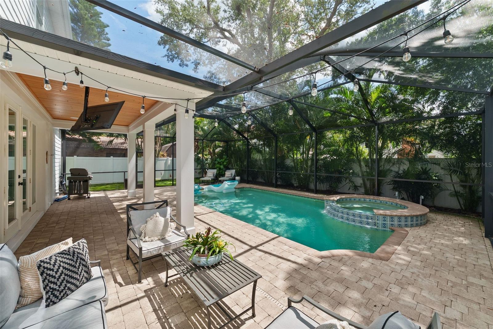 3404 W Dorchester St, Tampa, FL 33611 photo